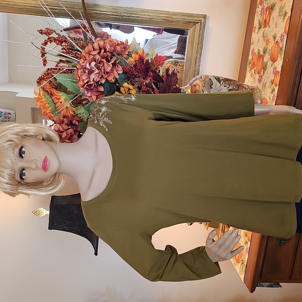 Attitudes by Renee Embroidered 3/4 Sleeve Knit Top